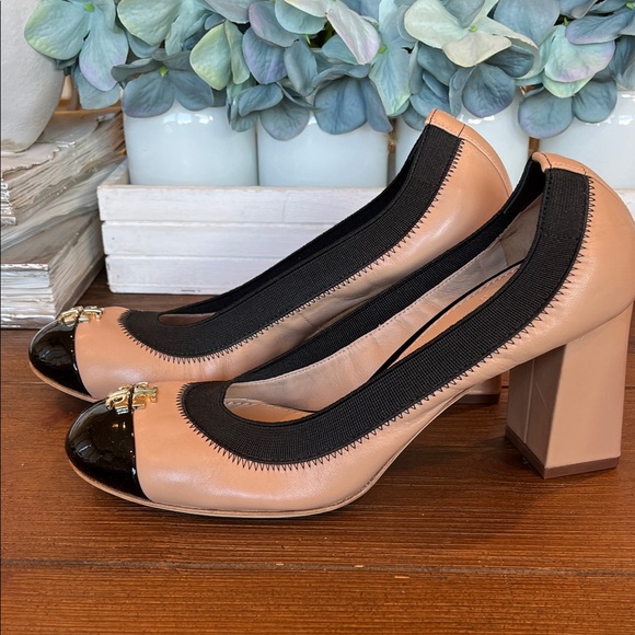 Tory Burch Jolie 75MM Pump Classic Sheep Soft Patent Tory Beige/ Black - Picture 5 of 16